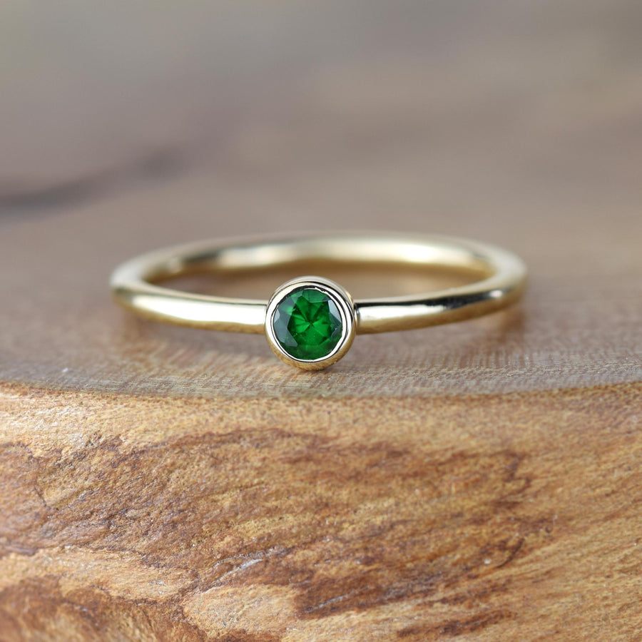Andromeda - 3mm Emerald Gold Ring