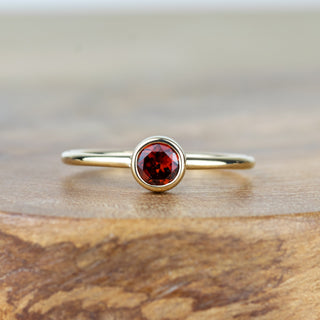 5mm Garnet Gold Andromeda Ring - Size N