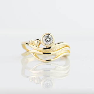 Ripple To Roar Gold Ring with Diamond