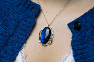 No. 904 - Silver Kelp Oval Labradorite Pendant