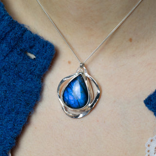 No. 900 - Silver Kelp Pear Labradorite Pendant