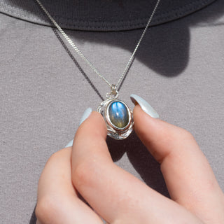 Small Oval Labradorite Kelp Pendant