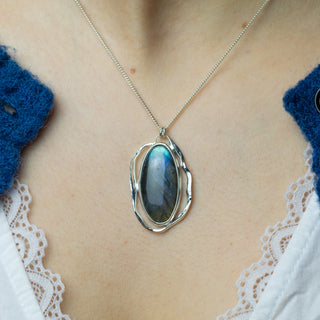 No. 906 - Silver Kelp Oval Labradorite Pendant
