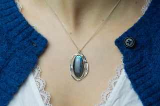 No. 906 - Silver Kelp Oval Labradorite Pendant