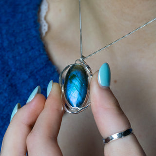 No. 906 - Silver Kelp Oval Labradorite Pendant