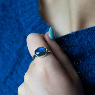 No.918 - One of a Kind Oval Labradorite Ring - Size S 1/2