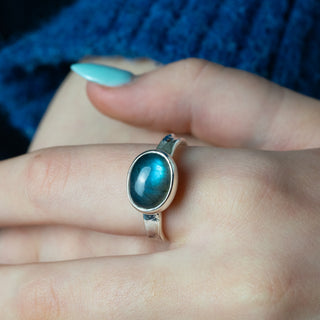 No.917 - One of a Kind Oval Labradorite Ring - Size V