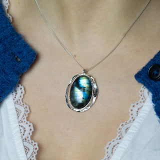 No. 909 - Silver Kelp Oval Labradorite Pendant