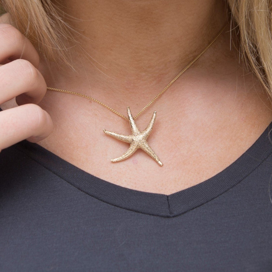 Star Fish Sapphire Necklace in 18k white gold | Cosanuova